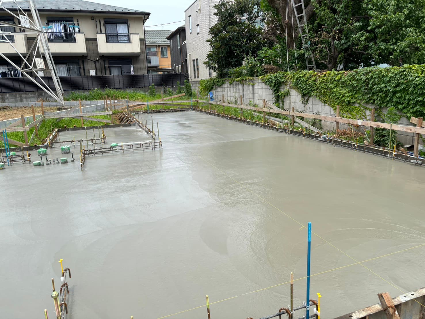 スラブコンクリート打設直後の基礎