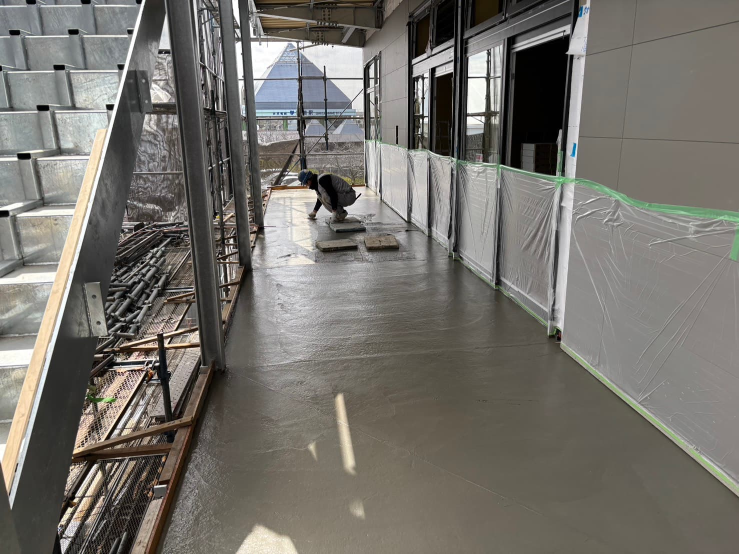 バルコニーまわりのコンクリート打設・仕上げ